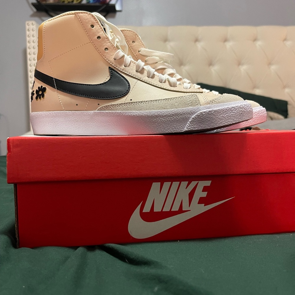 Nike Blazer Mid Sneakers in White, Tan and Black daisies